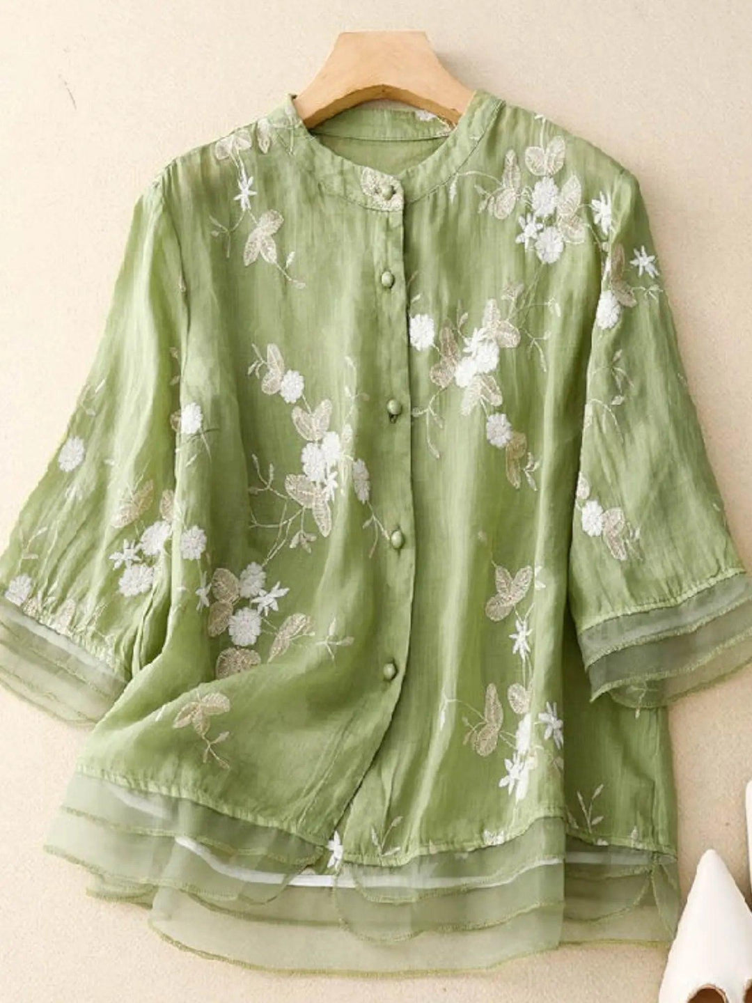 Woman wearing Green Floral Blouse with relaxed | Lunova