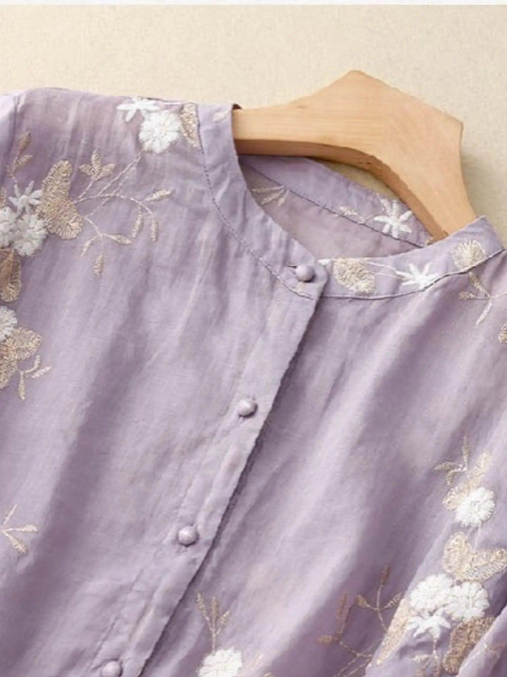 Woman wearing Floral Blouse with relaxed — view 5 | Lunova