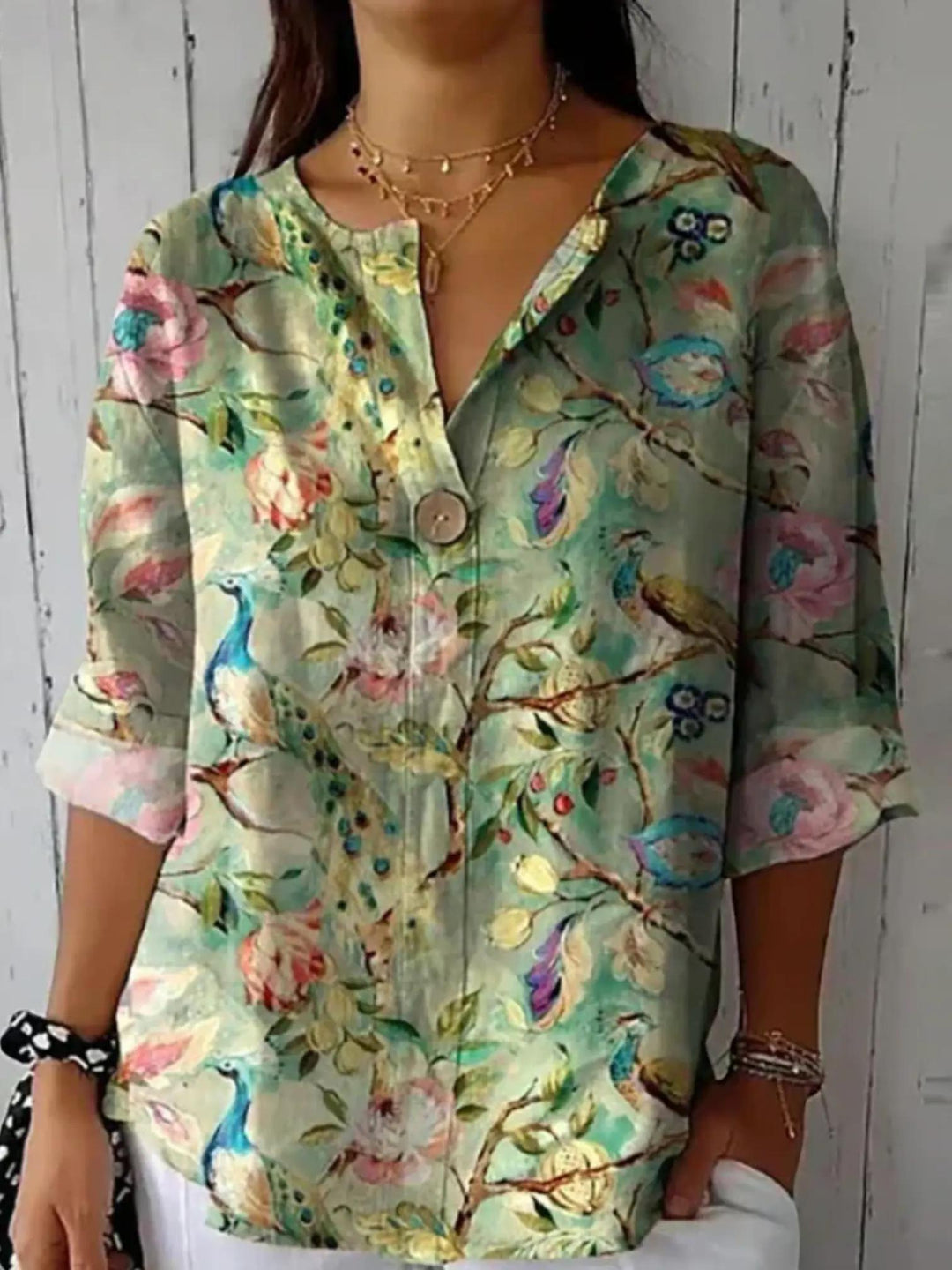 Woman wearing Floral Print Blouse with relaxed — view 3 | Lunova