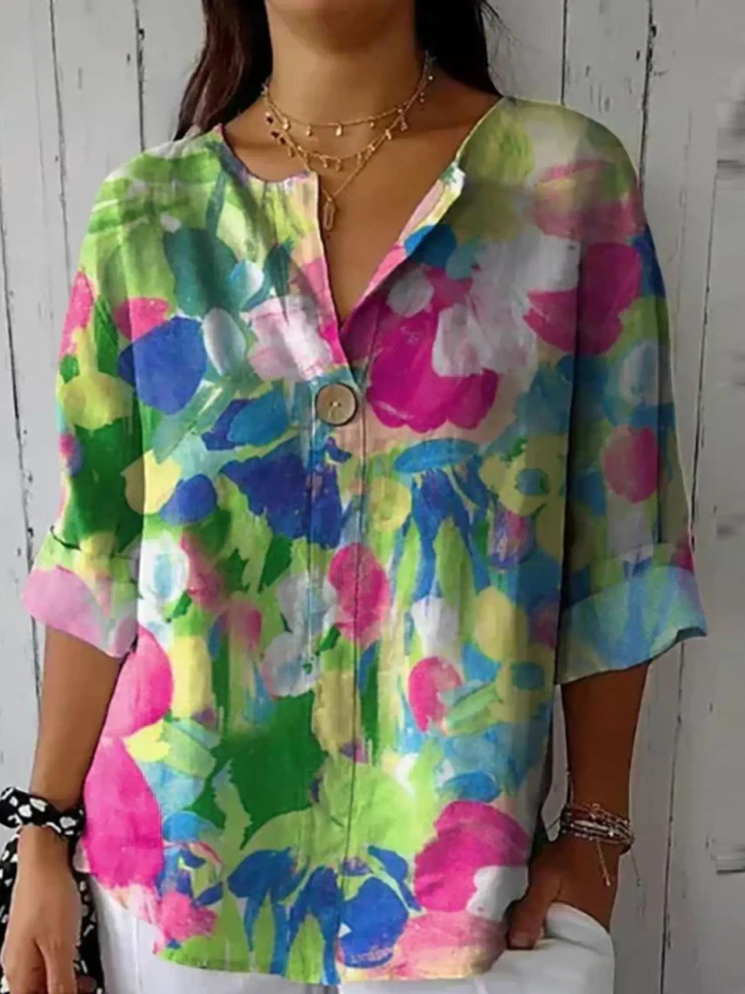 Woman wearing Floral Print Blouse with relaxed — view 4 | Lunova