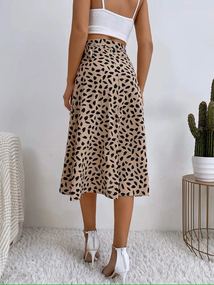 Woman wearing Midi Warp Skirt with high-waist — view 4 | Lunova