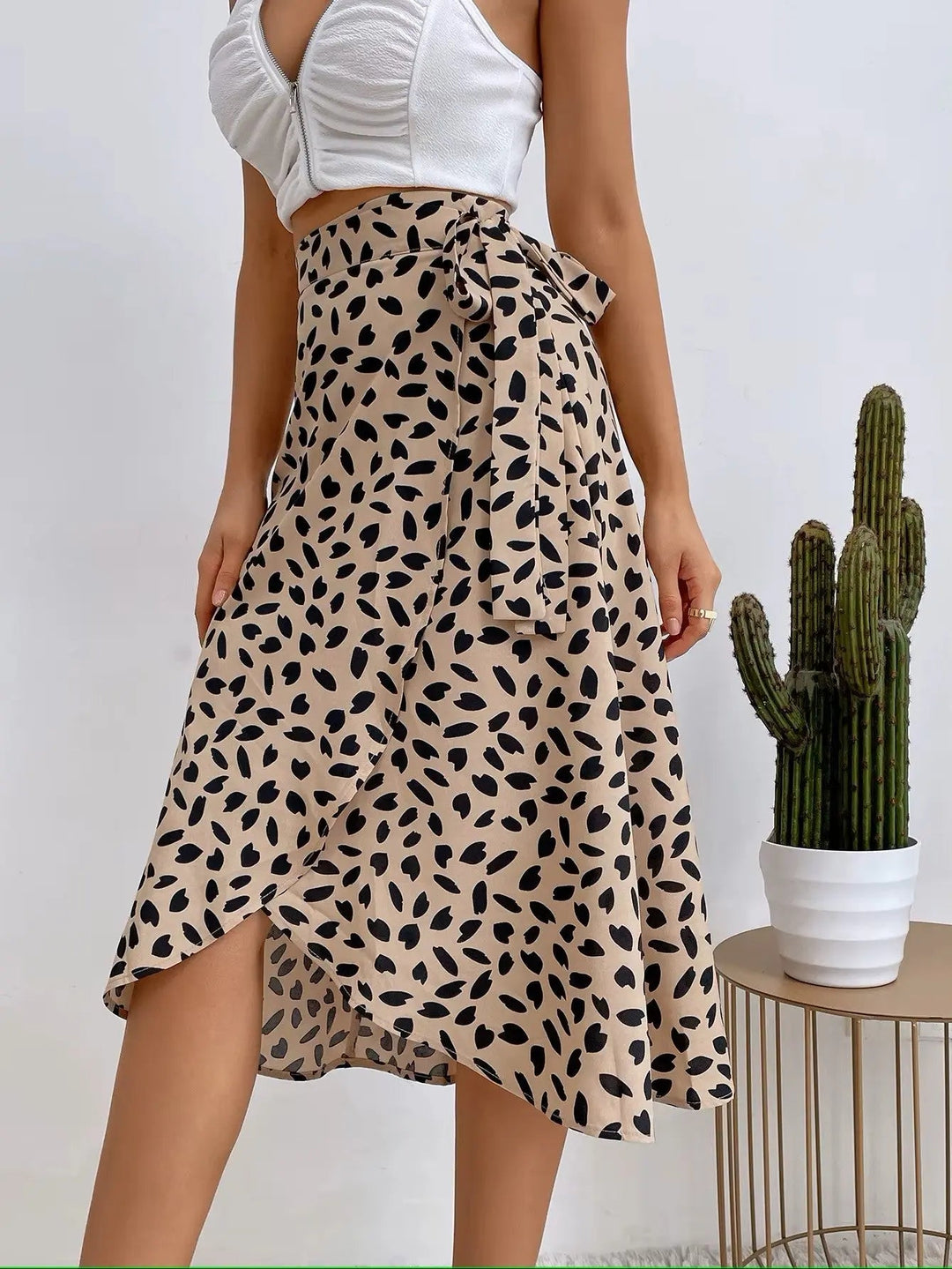 Woman wearing Khaki Midi Warp Skirt with high-waist | Lunova