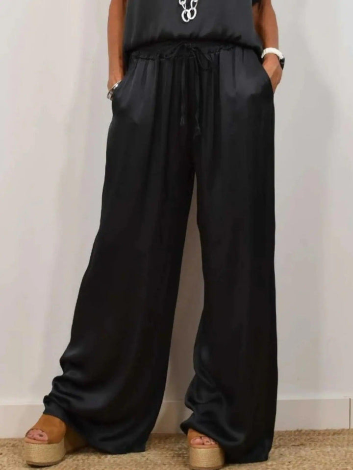 Woman wearing Two-Piece Set with drawstring, relaxed — view 5 | Lunova