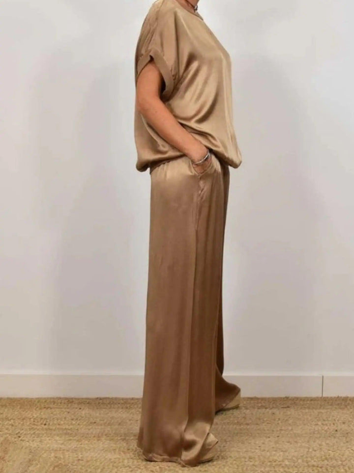 Woman wearing Two-Piece Set with drawstring, relaxed — view 6 | Lunova