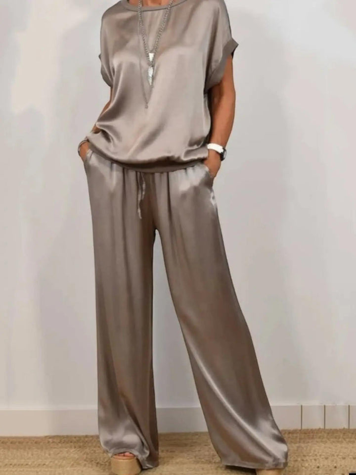 Woman wearing Grey Two-Piece Set with drawstring, relaxed | Lunova